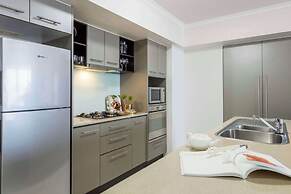 Oaks Brisbane River City Suites