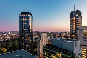 Oaks Brisbane River City Suites