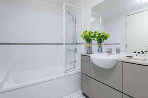 Oaks Brisbane River City Suites
