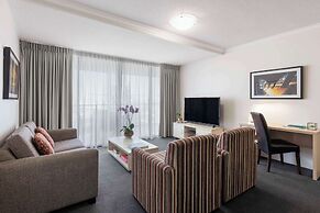 Oaks Brisbane River City Suites