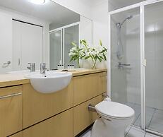 Oaks Brisbane River City Suites