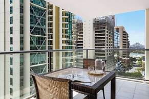 Oaks Brisbane River City Suites