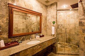 Empress Angkor Resort & Spa