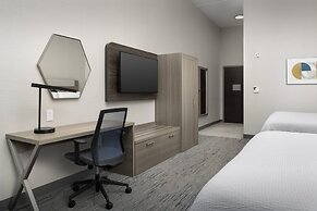 Holiday Inn Express & Suites Knoxville-Clinton, an IHG Hotel