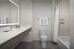 Holiday Inn Express & Suites Knoxville-Clinton by IHG