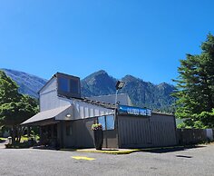 Columbia Gorge Inn