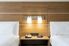 Holiday Inn Express & Suites Dallas East - Fair Park by IHG