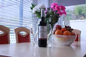 Bella Vista Hotel & Self Catering Suites