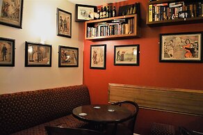 Bella Vista Hotel & Self Catering Suites