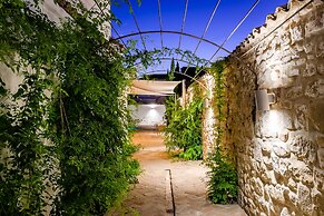 Hotel  YIT La Casona del Arco