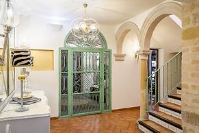 Hotel  YIT La Casona del Arco