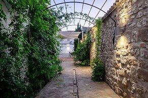 Hotel  YIT La Casona del Arco