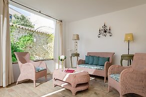 Hotel  YIT La Casona del Arco