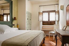 Hotel  YIT La Casona del Arco