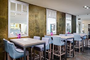 Hotel  YIT La Casona del Arco