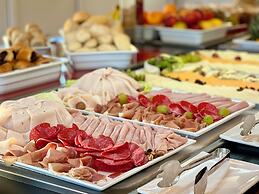 Ramada Hotel & Suites by Wyndham Costa del Sol