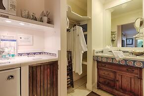 The Caribbean Court Boutique Hotel