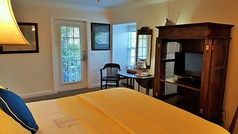 The Caribbean Court Boutique Hotel