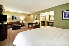 Hampton Inn & Suites Detroit-Canton