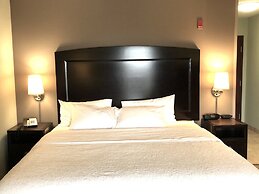 Hampton Inn & Suites Detroit-Canton