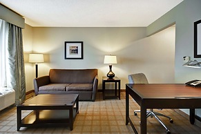 Hampton Inn & Suites Detroit-Canton