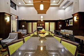 Hampton Inn & Suites Detroit-Canton