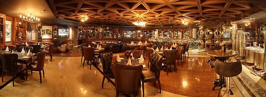 Hotel The Royal Plaza