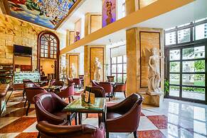 Hotel The Royal Plaza