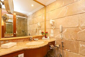 Hotel The Royal Plaza