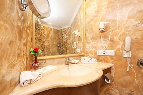 Hotel The Royal Plaza