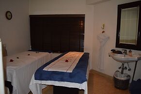 Hotel The Royal Plaza