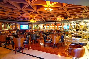 Hotel The Royal Plaza