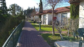 Shoresh Green Hills Family Suites Hotel