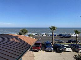 Holiday Inn Express Hotel & Suites Galveston West-Seawall by IHG
