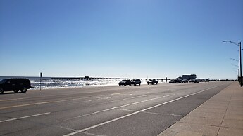 Holiday Inn Express Hotel & Suites Galveston West-Seawall by IHG