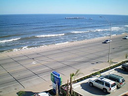Holiday Inn Express Hotel & Suites Galveston West-Seawall by IHG