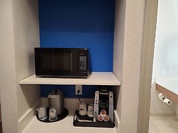 Holiday Inn Express Hotel & Suites Galveston West-Seawall by IHG