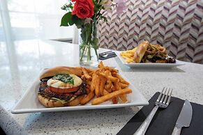 Hotel Indigo Jacksonville-Deerwood Park by IHG