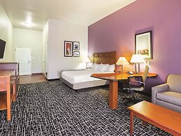 La Quinta Inn & Suites by Wyndham Bowling Green