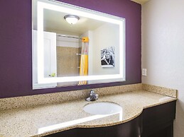 La Quinta Inn & Suites by Wyndham Bowling Green