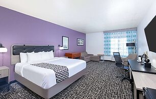 La Quinta Inn & Suites by Wyndham Bowling Green