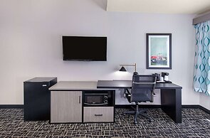 La Quinta Inn & Suites by Wyndham Bowling Green