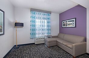 La Quinta Inn & Suites by Wyndham Bowling Green