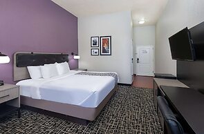 La Quinta Inn & Suites by Wyndham Bowling Green