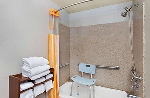 La Quinta Inn & Suites by Wyndham Bowling Green