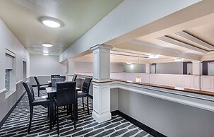 La Quinta Inn & Suites by Wyndham Bowling Green