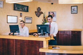 Grand Muthu Golf Plaza Hotel