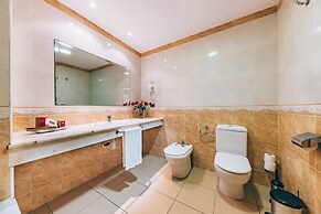 Grand Muthu Golf Plaza Hotel