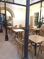 Los Patios Hotel