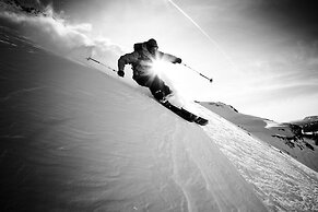 Madeline Hotel & Residences, Auberge Resorts Collection